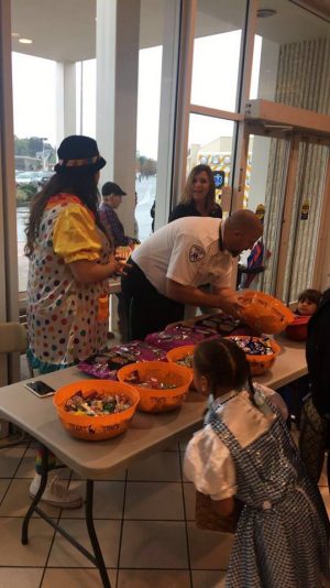 Read more about the article Suburban EMS participates in Palmer Mall Trick or Treat